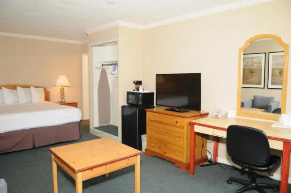 Civic Center Motor Inn 6